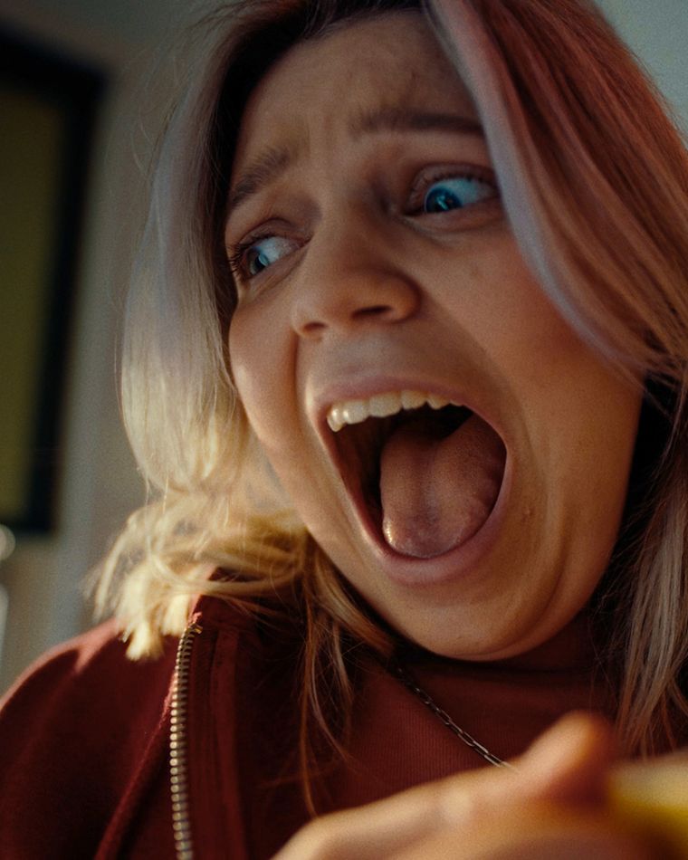 Roorda brengt jongeren lachend in veiligheid